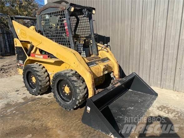 CAT 252 Міні-навантажувачі