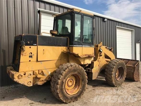 CAT 918F Фронтальні навантажувачі