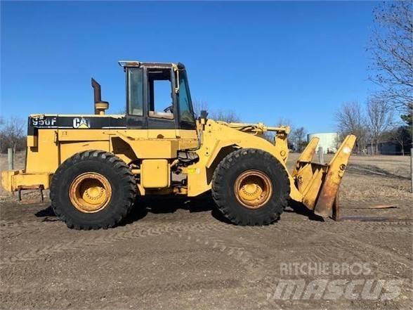 CAT 950F Фронтальні навантажувачі