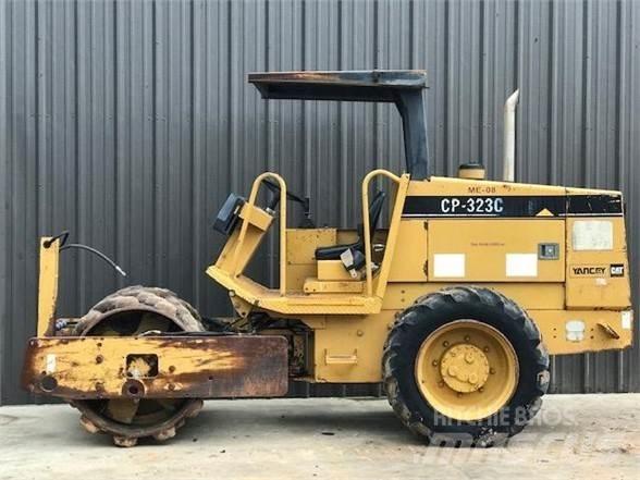 CAT CP-323C Грунтові котки