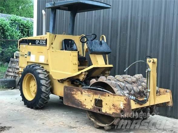CAT CP-323C Грунтові котки