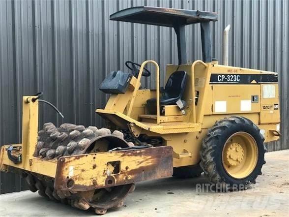 CAT CP-323C Грунтові котки