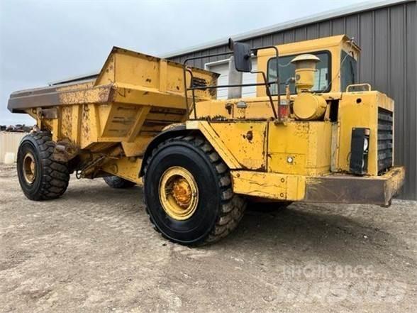 CAT D25C Зчленовані самоскиди