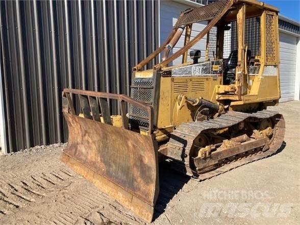 CAT D3C Гусеничні бульдозери
