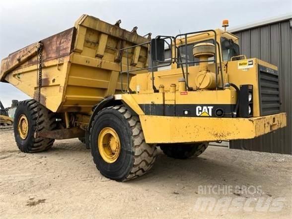 CAT D40D Зчленовані самоскиди
