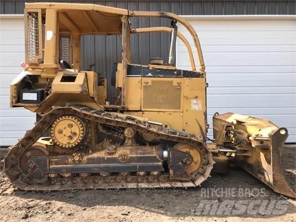 CAT D5M XL Гусеничні бульдозери