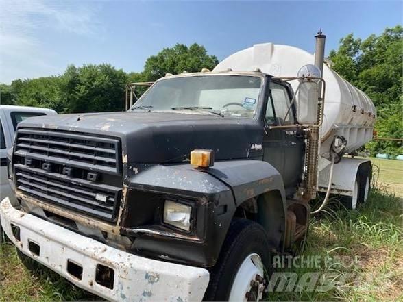 Ford F800 Вантажівки-цистерни
