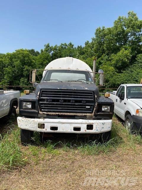 Ford F800 Вантажівки-цистерни