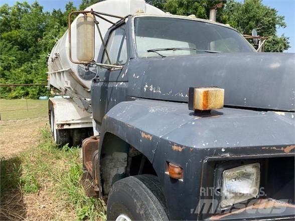 Ford F800 Вантажівки-цистерни