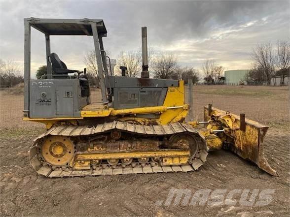 Komatsu D32P-1 Гусеничні бульдозери