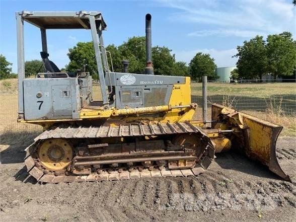 Komatsu D32P-1 Гусеничні бульдозери