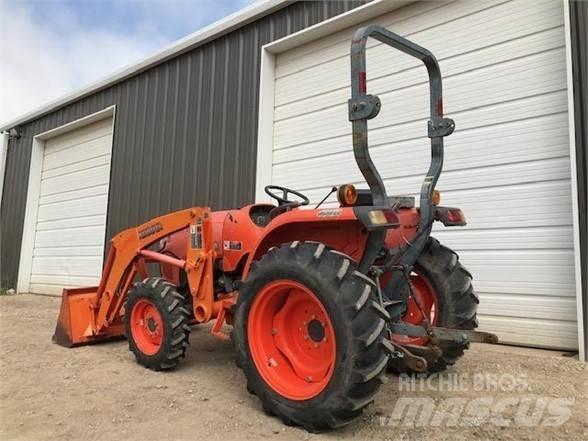 Kubota L3200 Трактори
