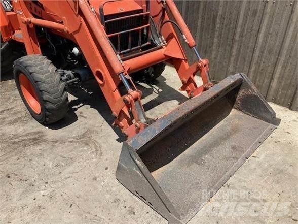 Kubota L48 Екскаватори-навантажувачі