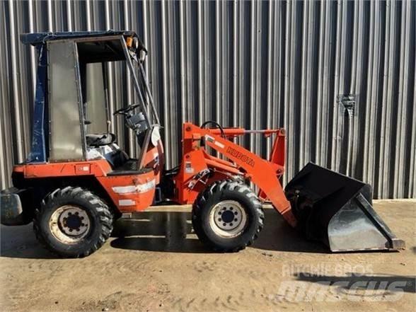 Kubota R420 Фронтальні навантажувачі