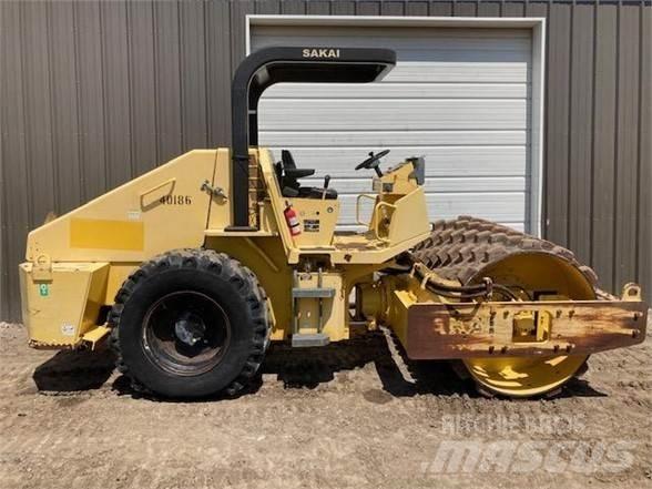 Sakai SV410 Грунтові котки