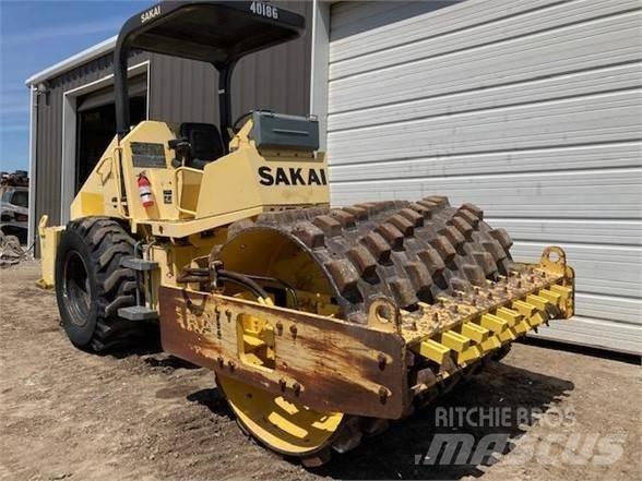Sakai SV410 Грунтові котки