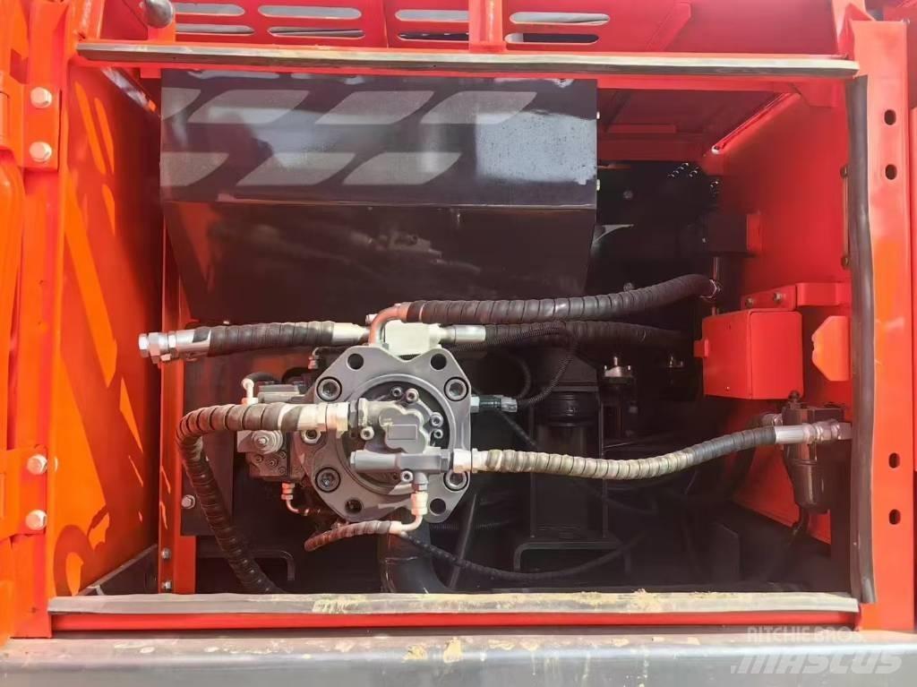 Doosan DX 225 LC Гусеничні екскаватори