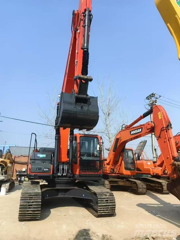Doosan DX 225 LC Гусеничні екскаватори
