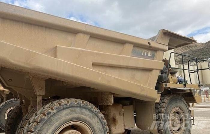 CAT 771D Міні самоскиди