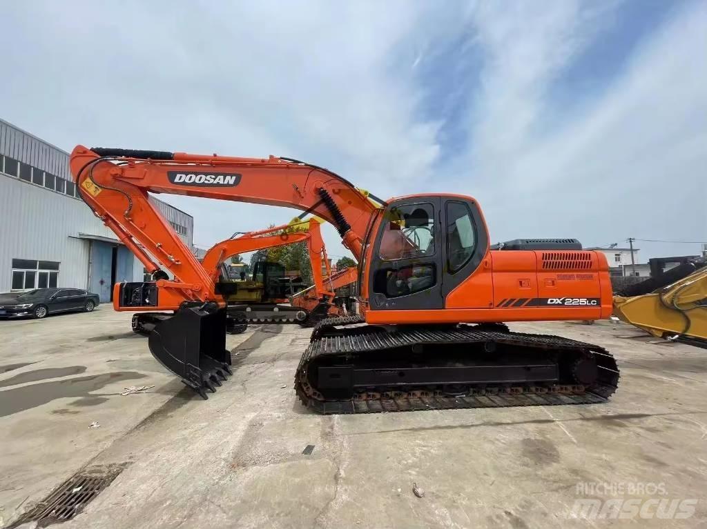 Doosan DX 225 LC Гусеничні екскаватори