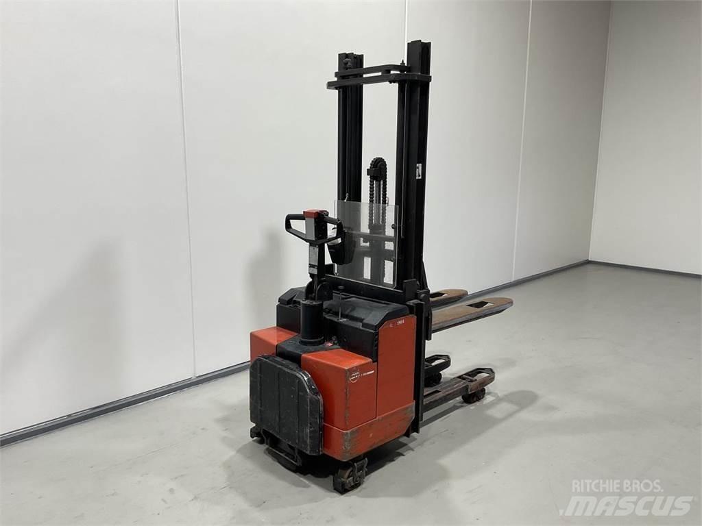 BT LSF1250/11 Самохідні електроштабелери