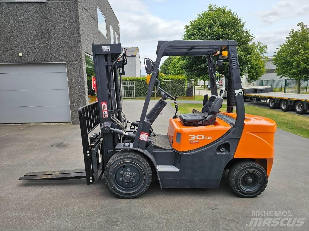 Doosan D 30 G Дизельні навантажувачі