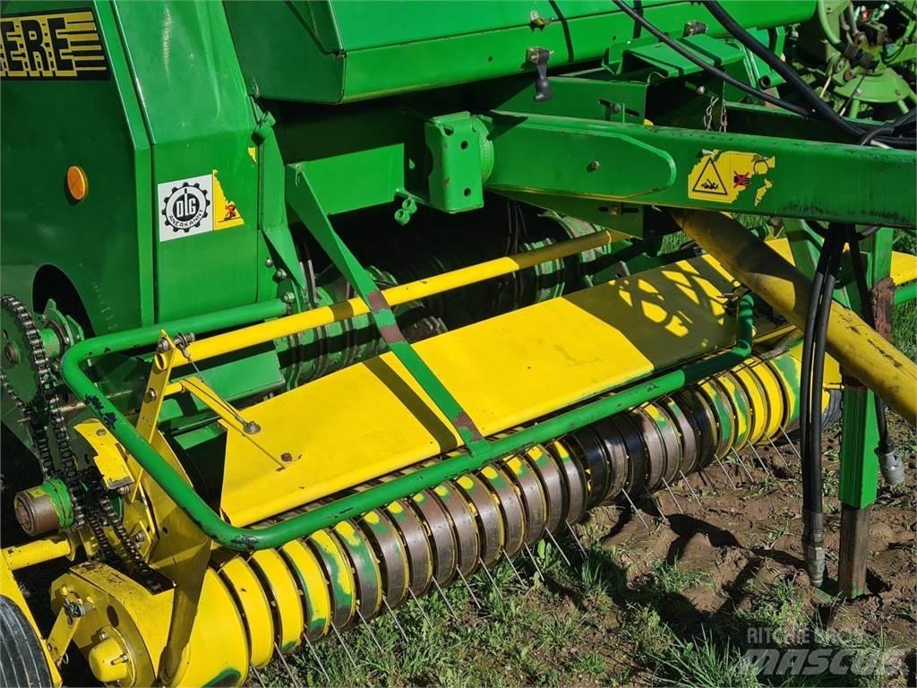 John Deere 590 Рулонні прес-підбирачі