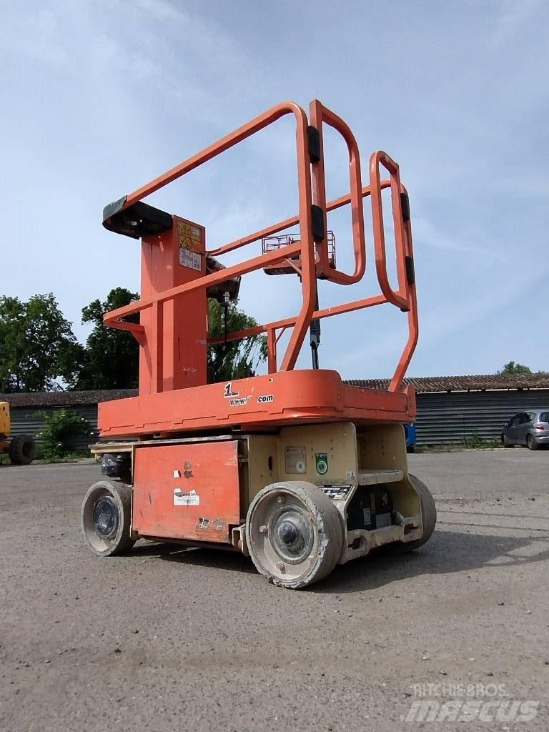 JLG 1230 ES Вертикальні щоглові підйомники