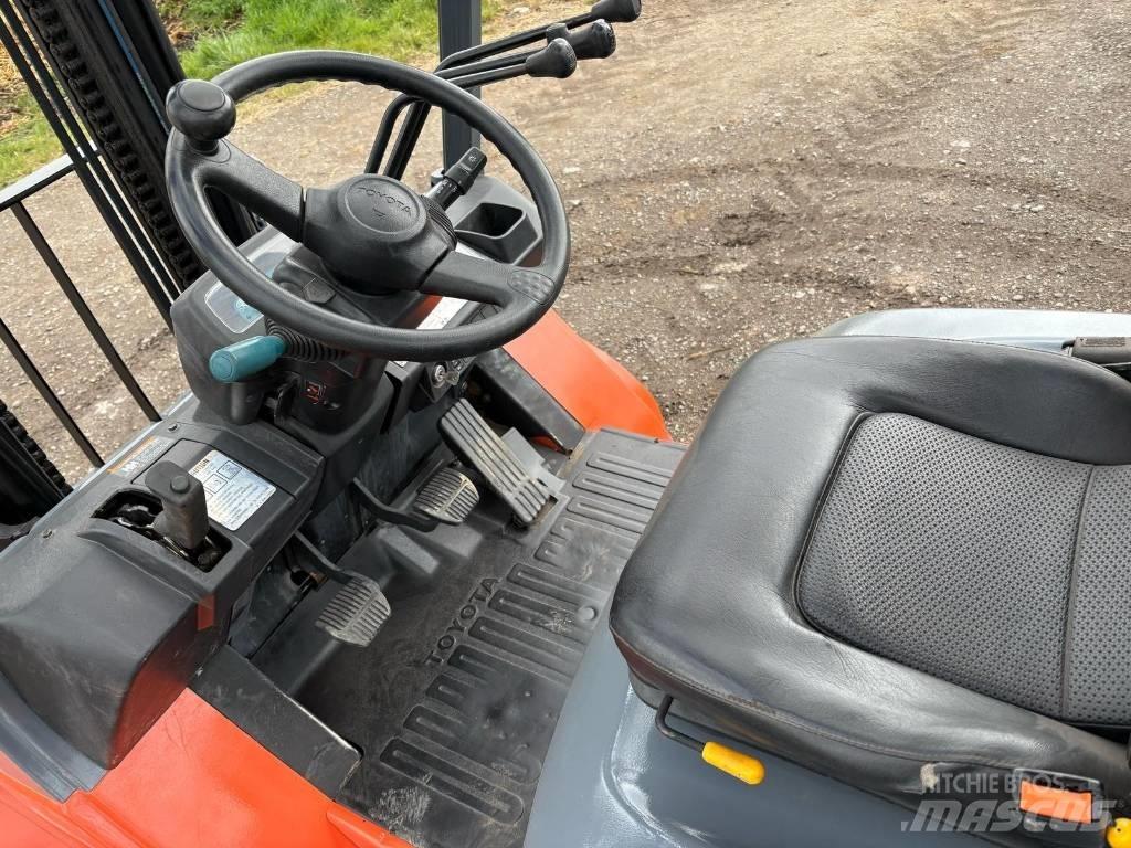 Toyota 7FGJ35 Газові навантажувачі