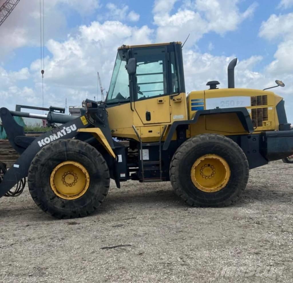 Komatsu WA 250 PZ-6 Фронтальні навантажувачі