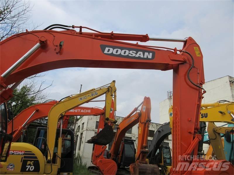 Doosan DX 300 LC Гусеничні екскаватори
