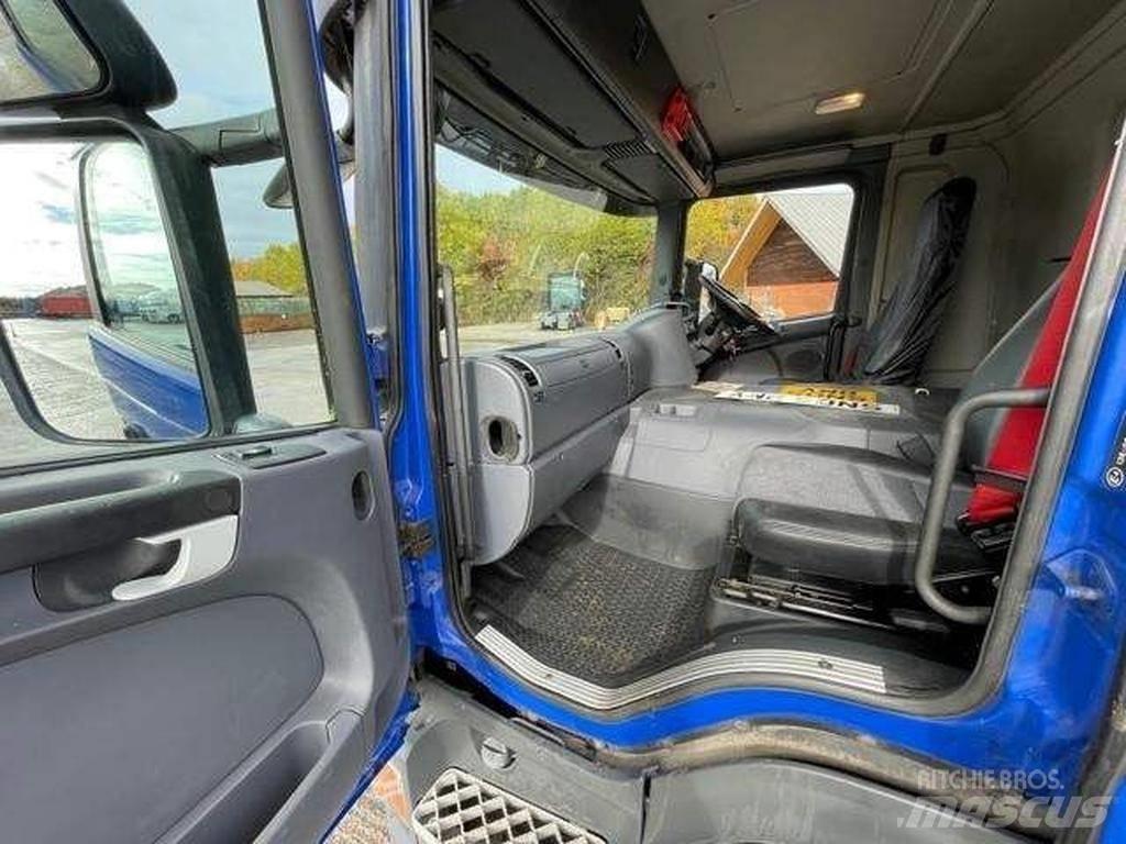 Scania P 230 Шасі з кабіною