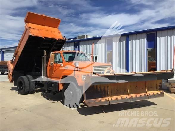 Ford F800 Розсіювачі солі та піску