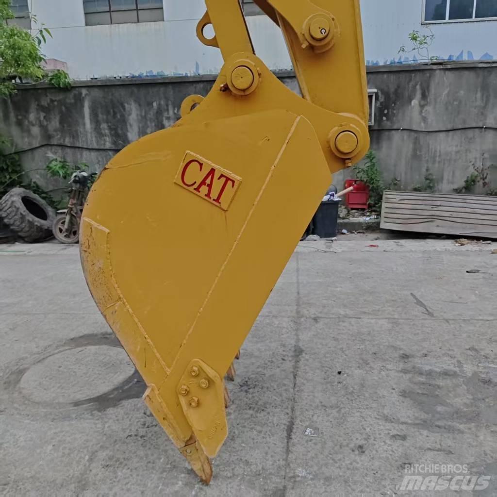 CAT 320 Гусеничні екскаватори