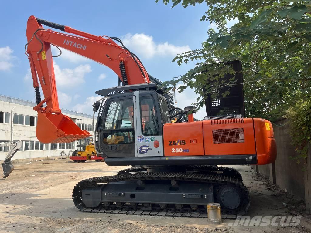 Hitachi ZX 250 Гусеничні екскаватори