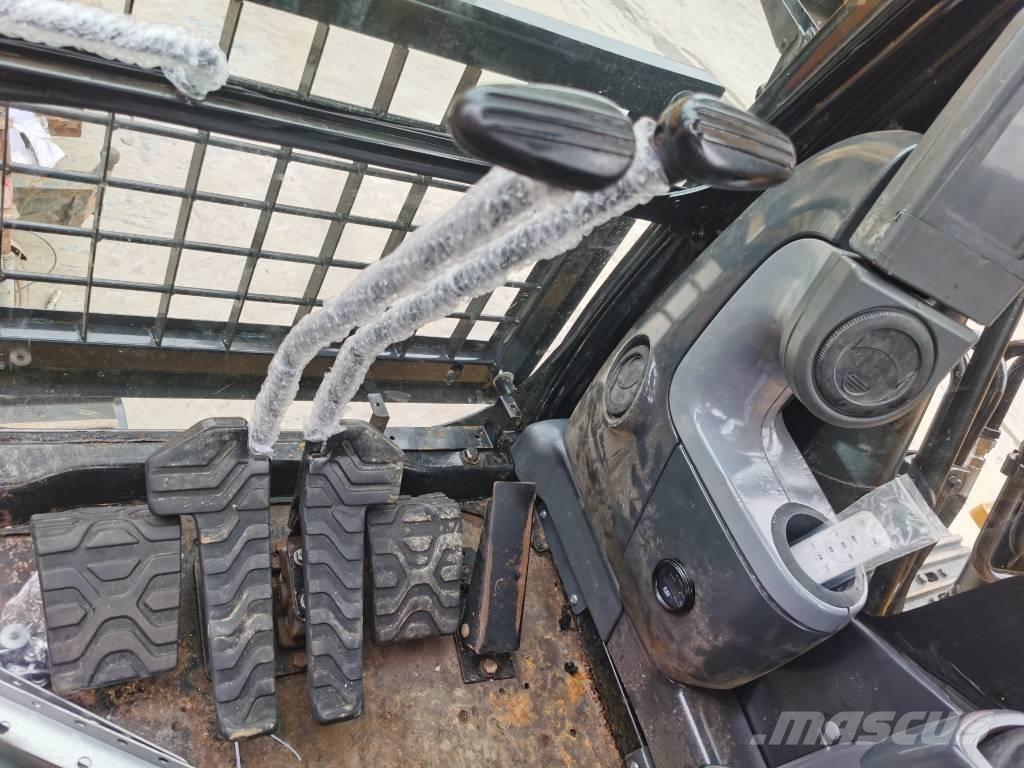 CAT 330 D Гусеничні екскаватори