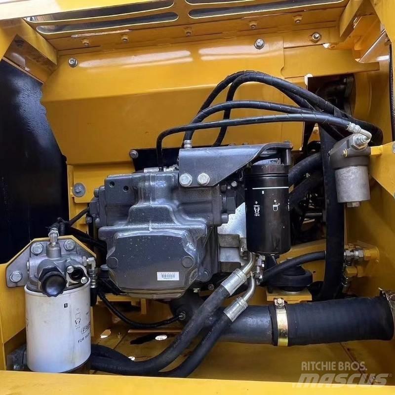 Komatsu PC 220 Гусеничні екскаватори