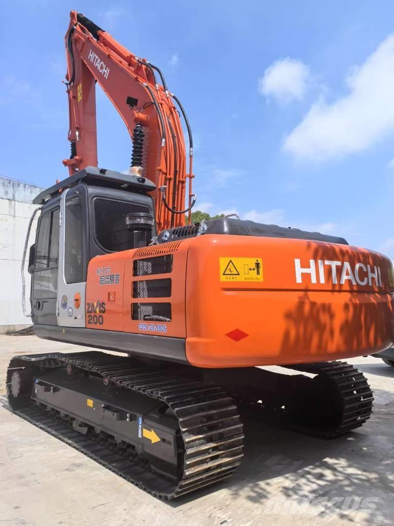 Hitachi ZX200 Гусеничні екскаватори