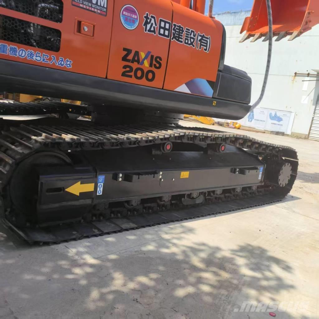 Hitachi ZX200 Гусеничні екскаватори