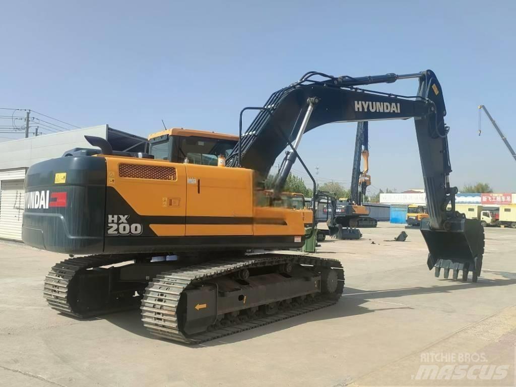 Hyundai HX 200 Гусеничні екскаватори