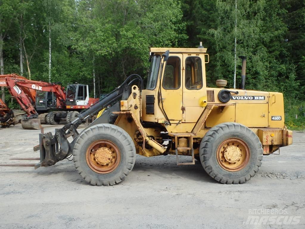 Volvo BM 4300 4x4 Фронтальні навантажувачі