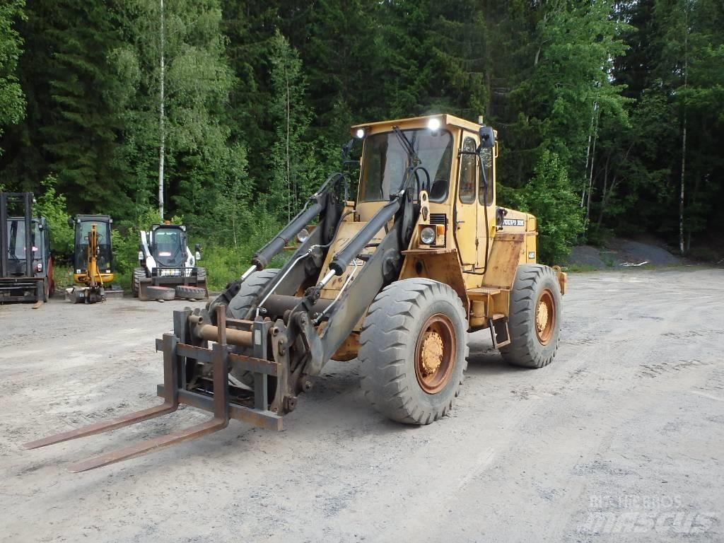 Volvo BM 4300 4x4 Фронтальні навантажувачі