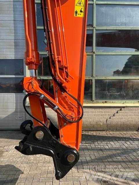 Hitachi ZX 290LCN-5B Гусеничні екскаватори