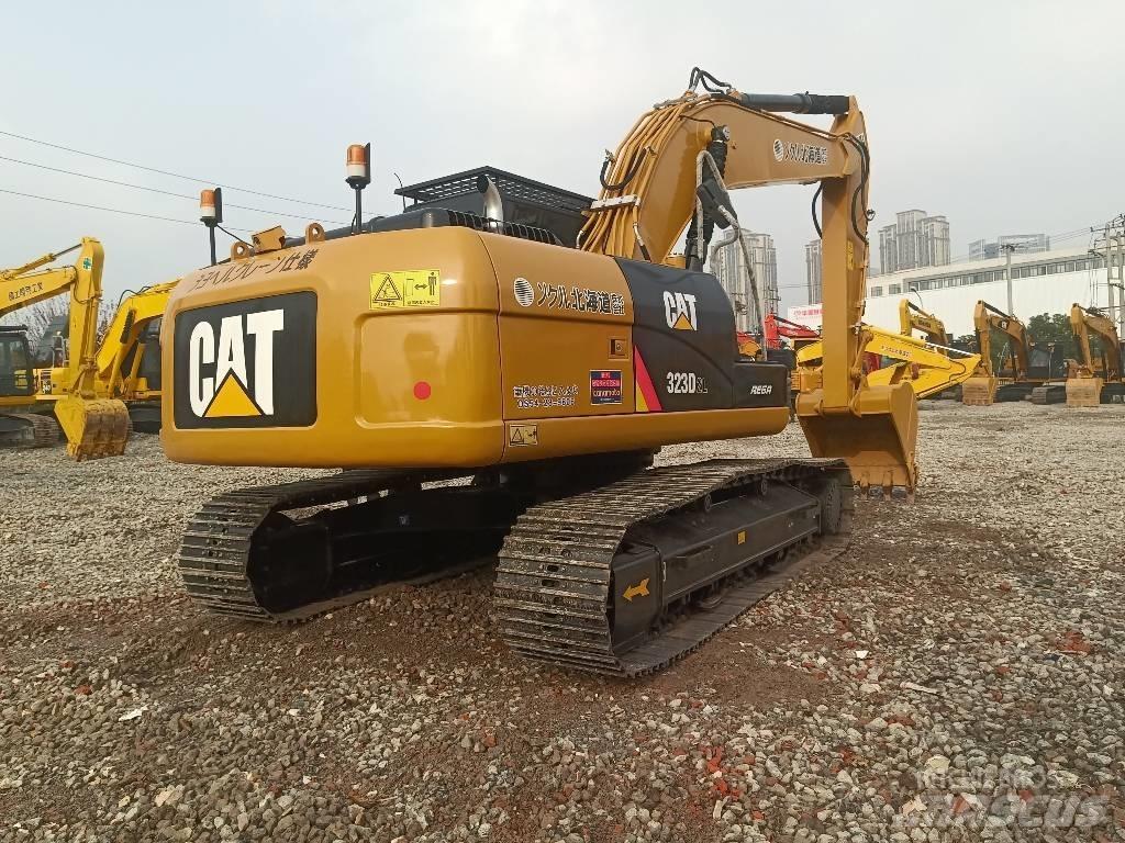 CAT 323 D Гусеничні екскаватори