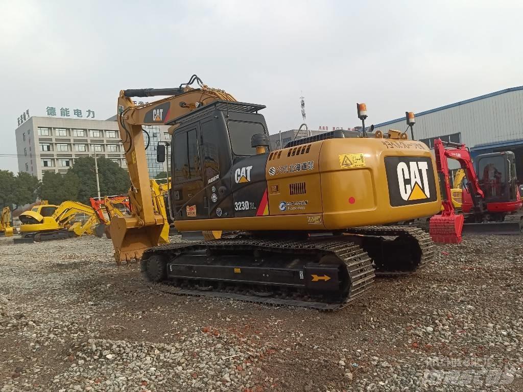 CAT 323 D Гусеничні екскаватори
