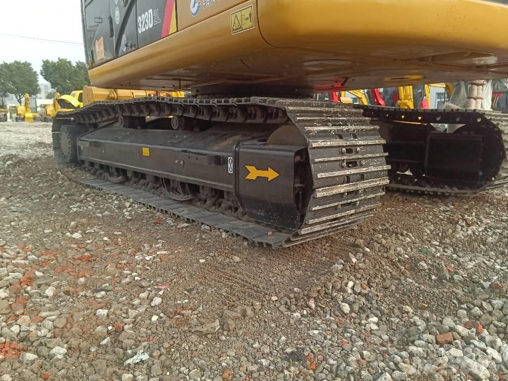 CAT 323 D Гусеничні екскаватори