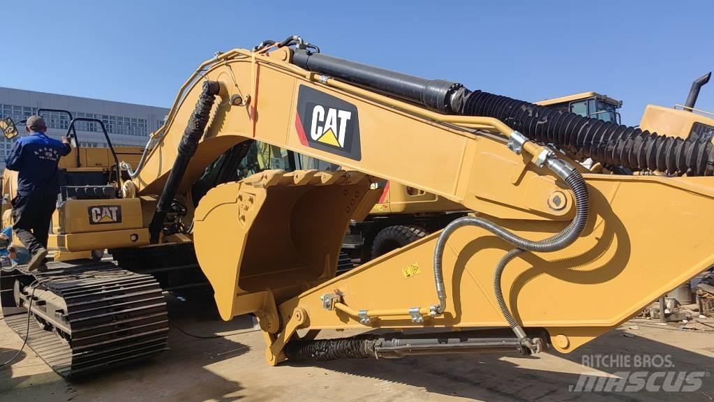 CAT 2018 CAT 320 Колісні екскаватори