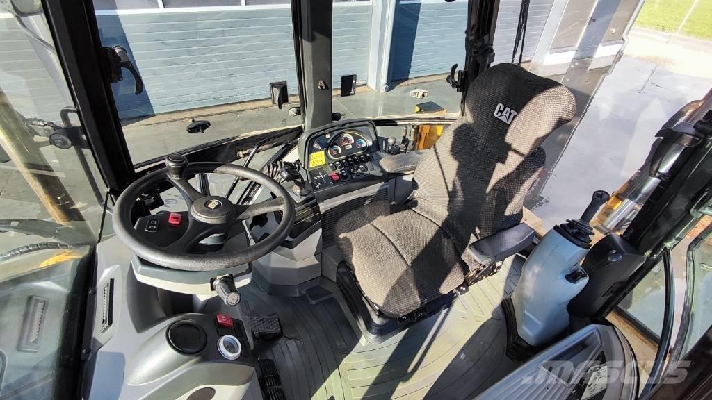CAT 432 E Екскаватори-навантажувачі