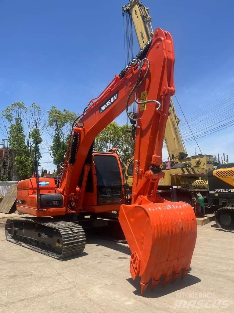 Doosan DX 140 LC Гусеничні екскаватори