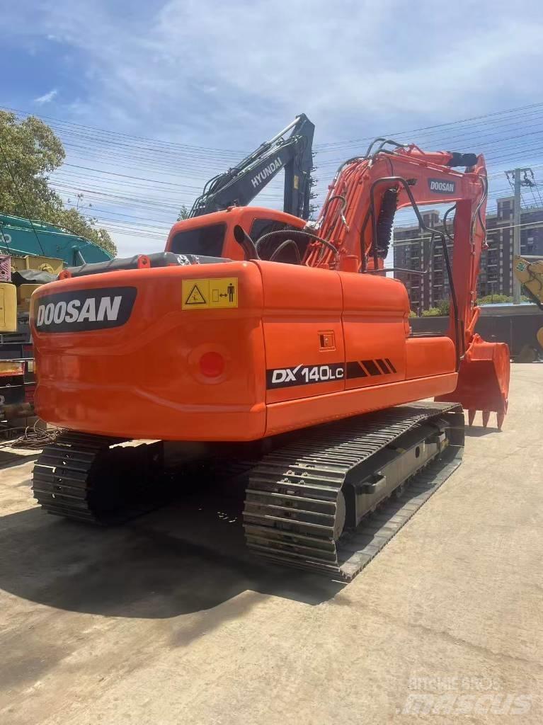 Doosan DX 140 LC Гусеничні екскаватори